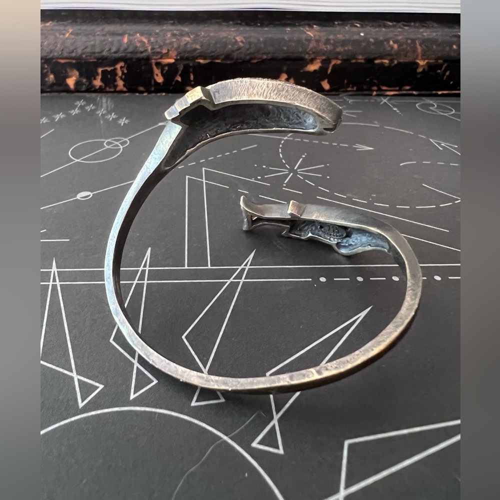Roseark Fish Bangle - Picture 7 of 10